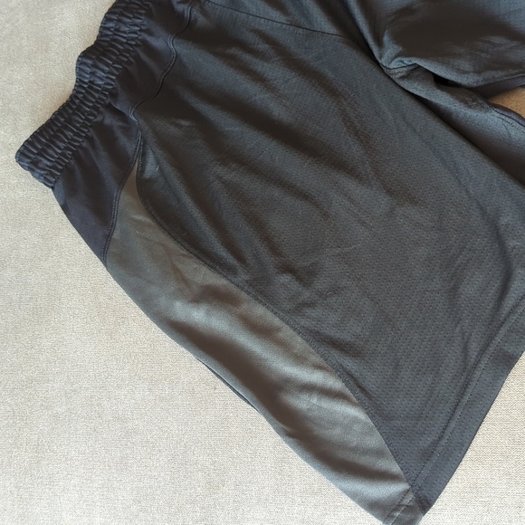 Nike Basketball Shorts - Picture 2 of 3